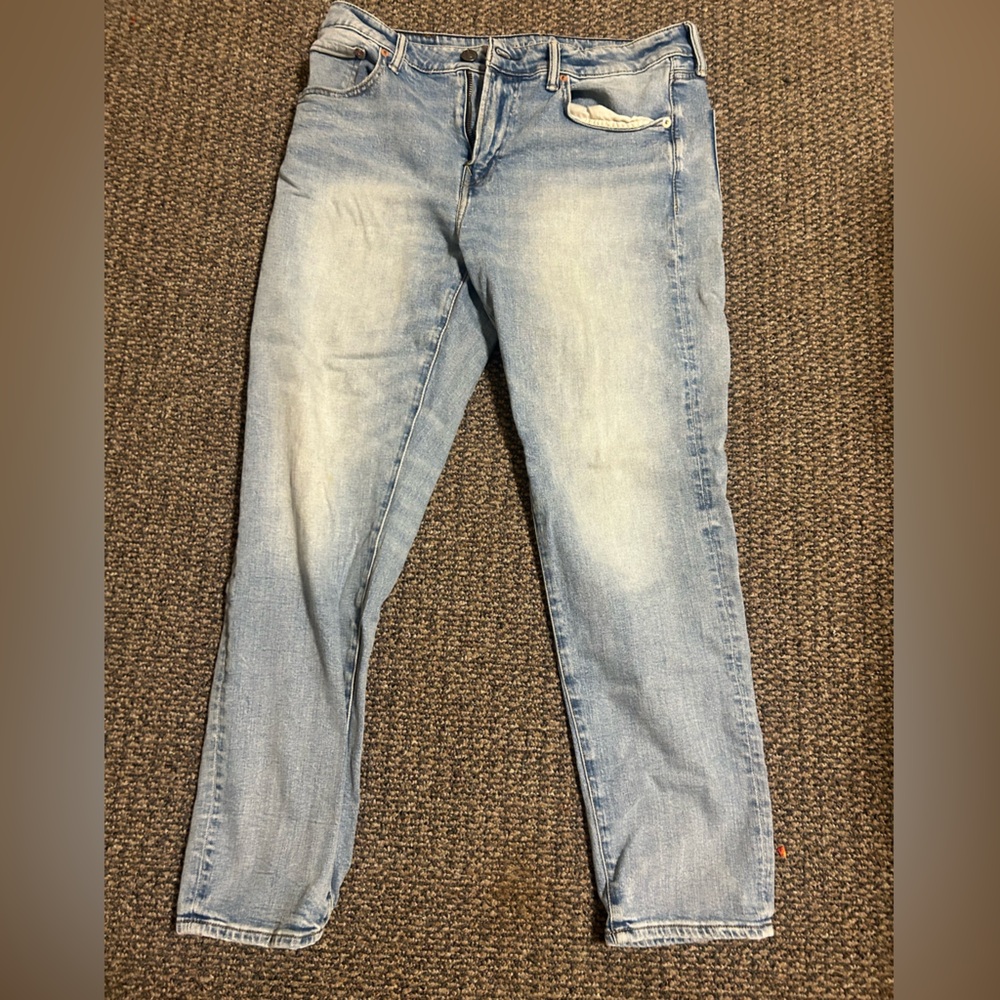 Light Wash Jeans - Casual Slim Fit